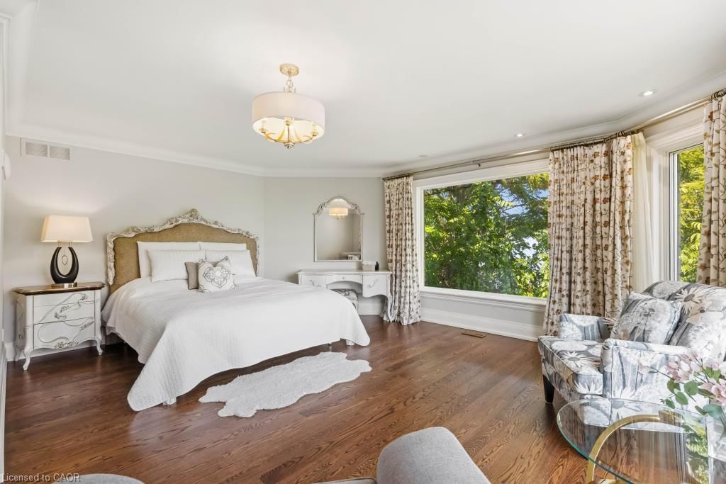 4038 Lakeshore Road, Burlington — 38