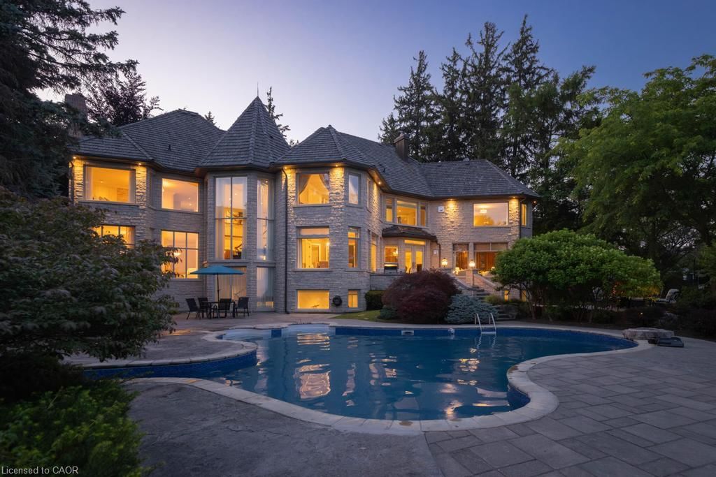 4038 Lakeshore Road, Burlington — 4