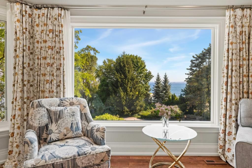 4038 Lakeshore Road, Burlington — 40