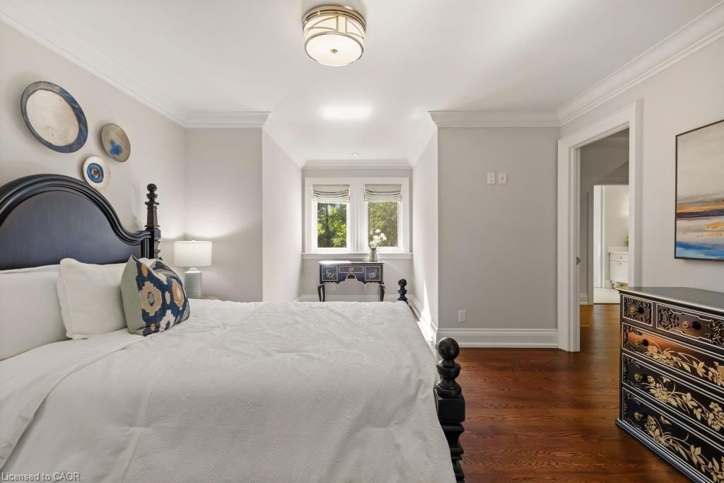 4038 Lakeshore Road, Burlington — 44