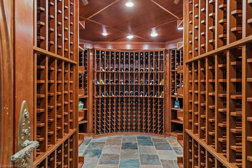 4038 Lakeshore Road, Burlington — 48