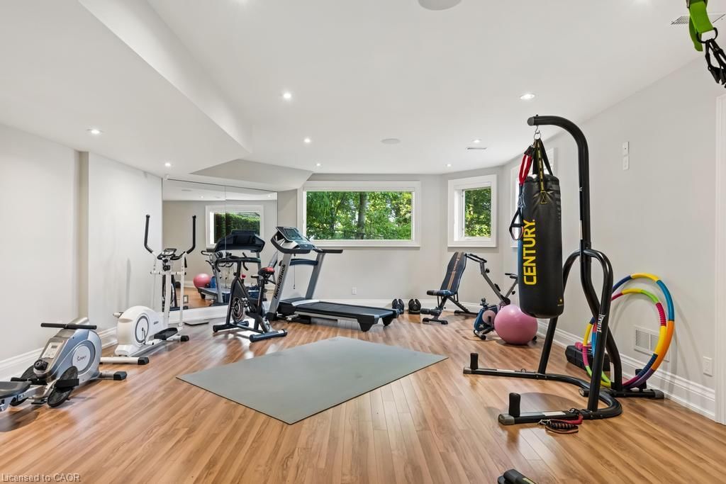 4038 Lakeshore Road, Burlington — 49