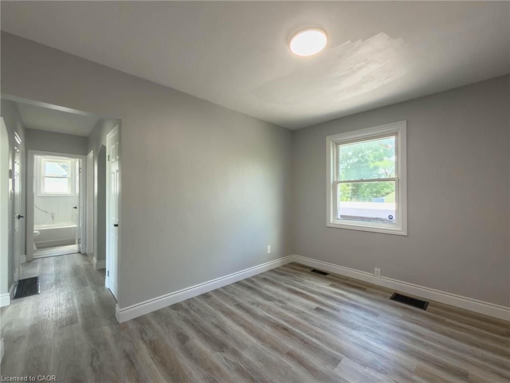 20 Patricia Place, Hamilton — 11