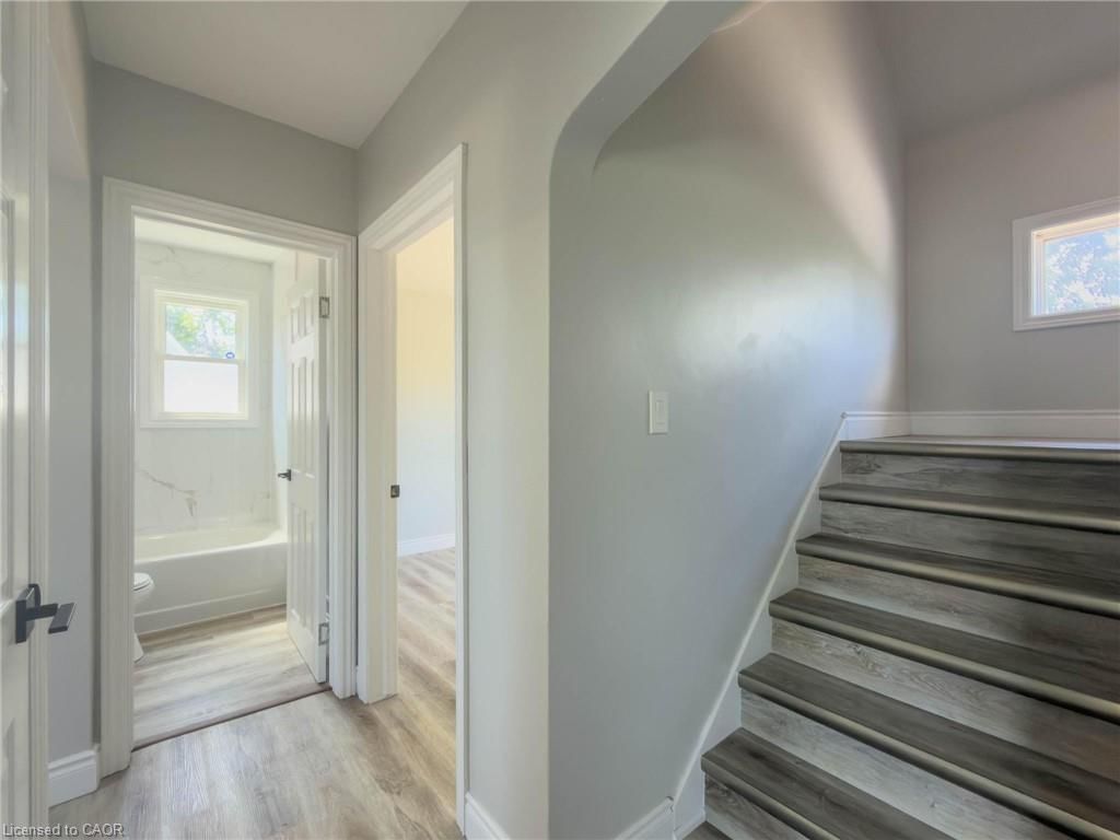20 Patricia Place, Hamilton — 13