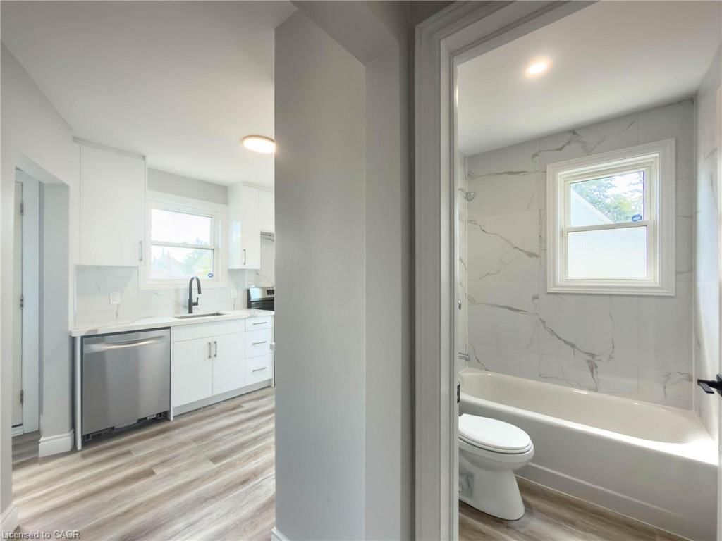 20 Patricia Place, Hamilton — 14