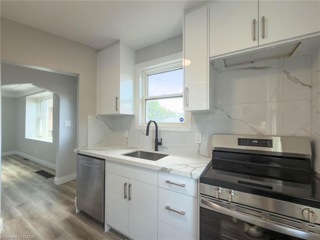 20 Patricia Place, Hamilton — 16