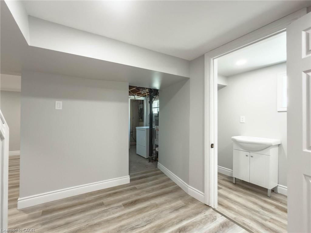20 Patricia Place, Hamilton — 33