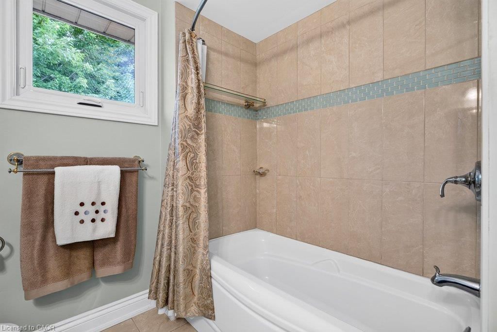 1152 Lockhart Road, Burlington — 32
