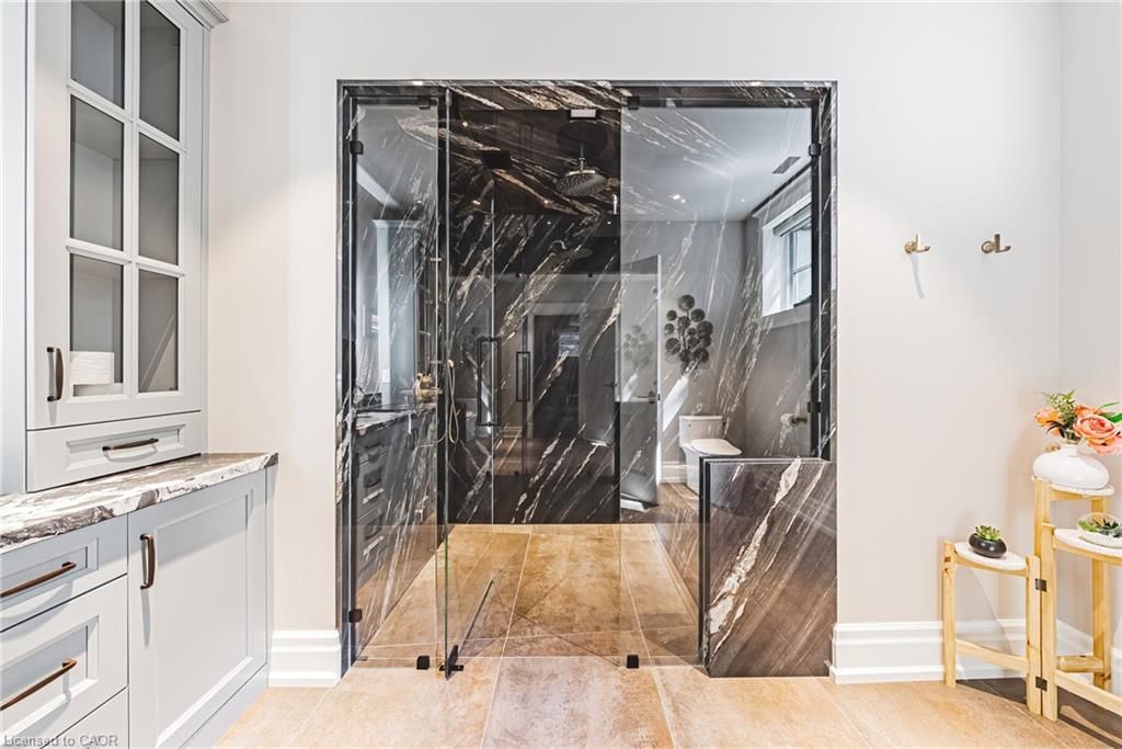 597 Old York Road, Burlington — 39