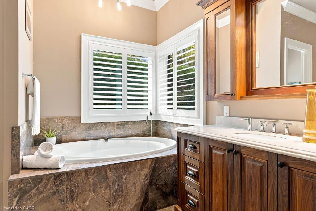 253 Rossmore Boulevard, Burlington — 28