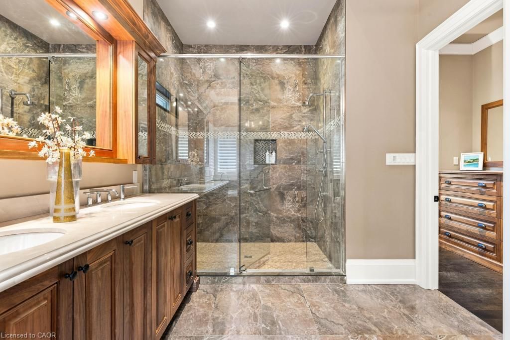 253 Rossmore Boulevard, Burlington — 29