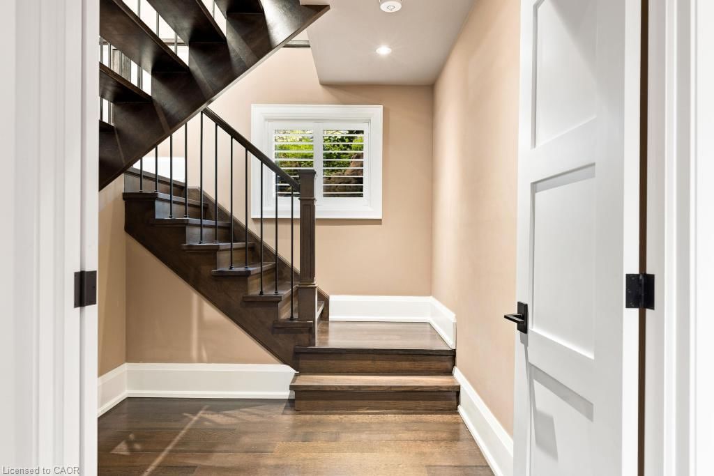 253 Rossmore Boulevard, Burlington — 37