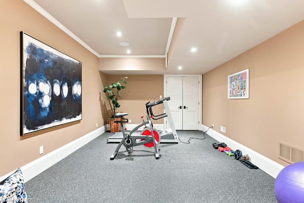 253 Rossmore Boulevard, Burlington — 43