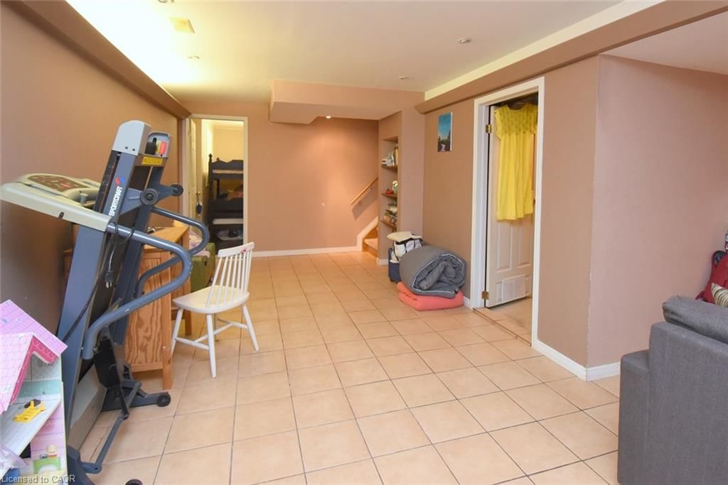 509 Southridge Drive, Hamilton — 23