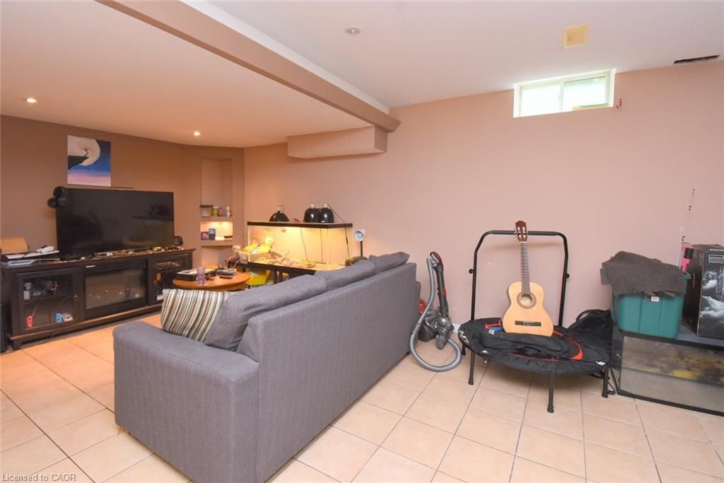 509 Southridge Drive, Hamilton — 24