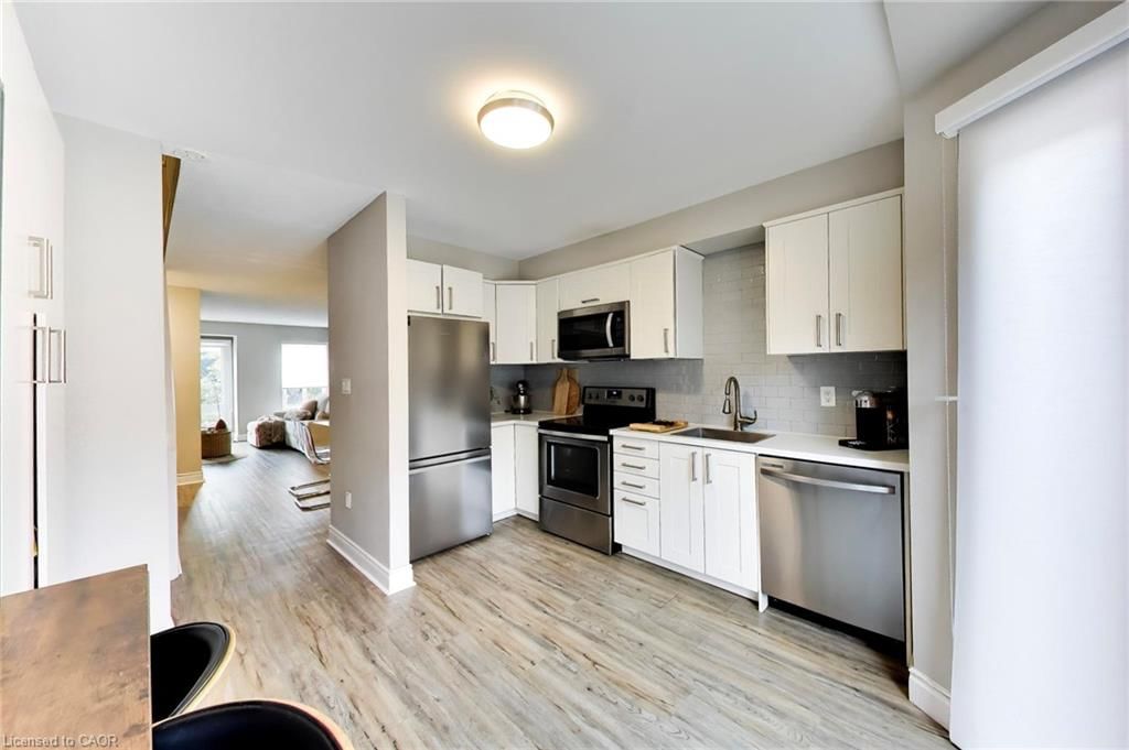 617-895 Maple Avenue, Burlington — 16