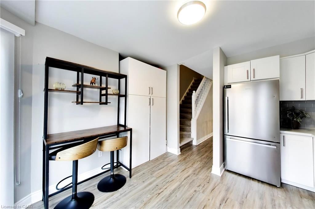 617-895 Maple Avenue, Burlington — 17