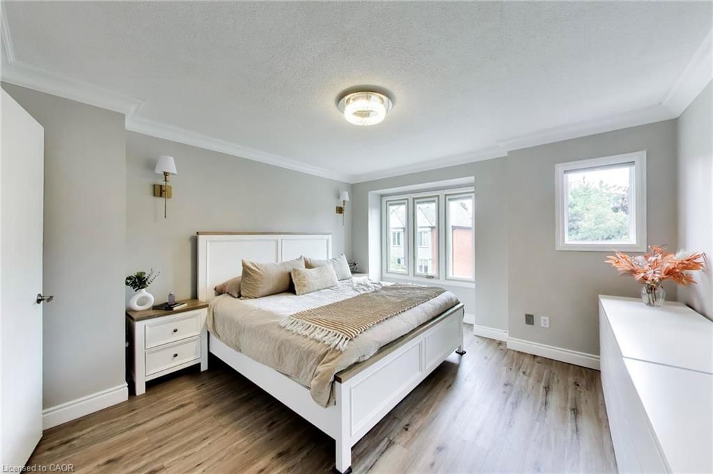 617-895 Maple Avenue, Burlington — 18