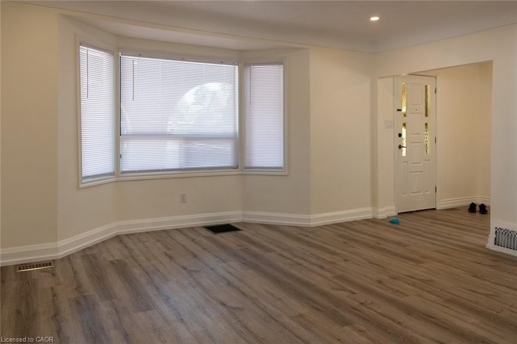 Upper-359 Queensdale Avenue, Hamilton — 10
