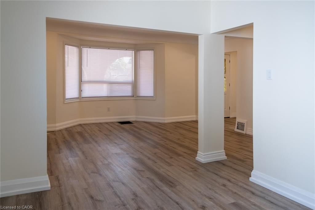 Upper-359 Queensdale Avenue, Hamilton — 11