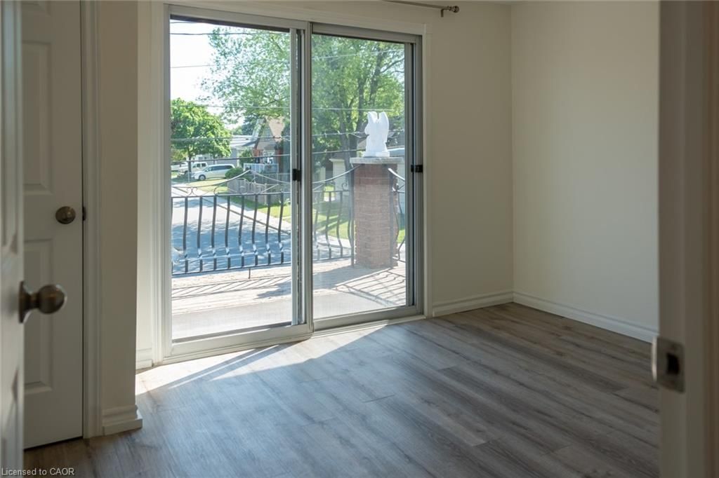Upper-359 Queensdale Avenue, Hamilton — 7