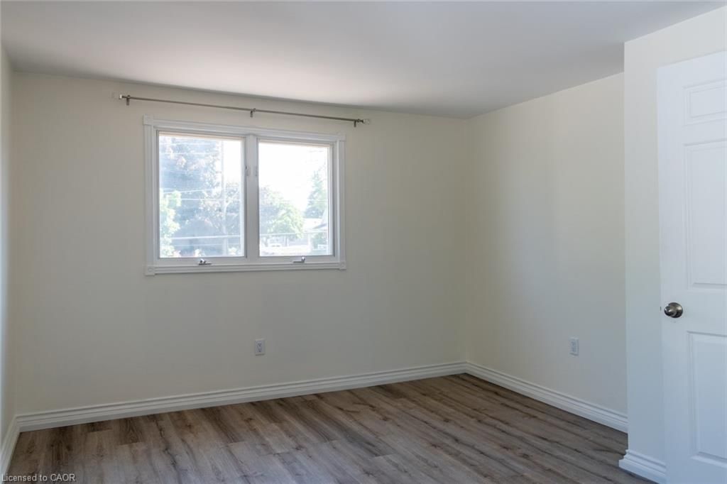 Upper-359 Queensdale Avenue, Hamilton — 9